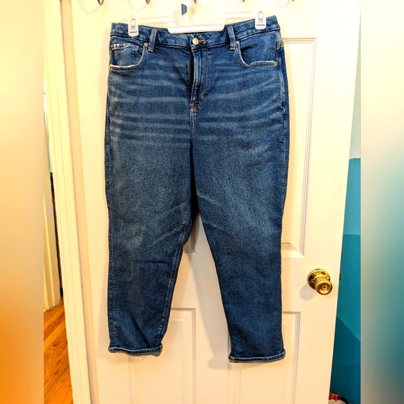 American Eagle Outfitters Denim - American Eagle curvy Mom jeans